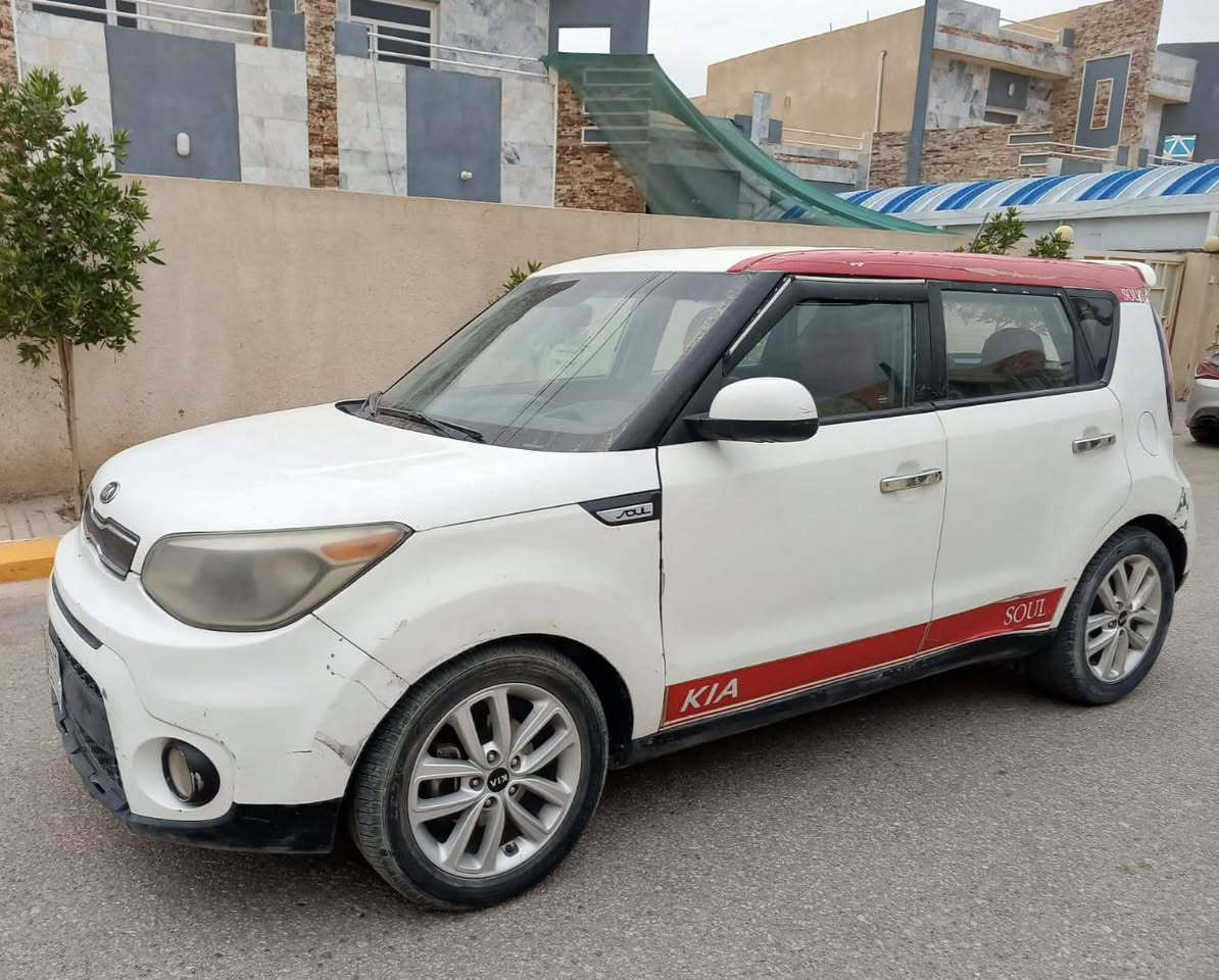 السلام عليكم اعزائي
كيا صول 2018 محرك 2000 امريكي رقم كربلاء 
ماشية 80 الف
حادثها موضح بالصور 
السيارة مال الوالد الله يرحمه مهملة صارلها فتره
يحتاجلها ترتيبات
المحرك بي نوزلات عطلانه من تكفخ حيل تدخن الصالنصة بس لا تنقيص ولا بخار 
مكان السيارة كربلاء تحويل مباشر مشروع وطني
السعر المطلوب 110
للتواصل *********** بشير
