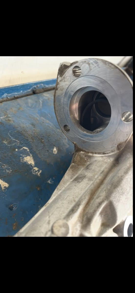 غراض كمارو 2016/2017/2018
مشط كمارو اصلي 100 الف 
رباط امامي 50  الف 
درع امامي 35 الف 
عنواني بغداد المنصور الداوودي 
***********
