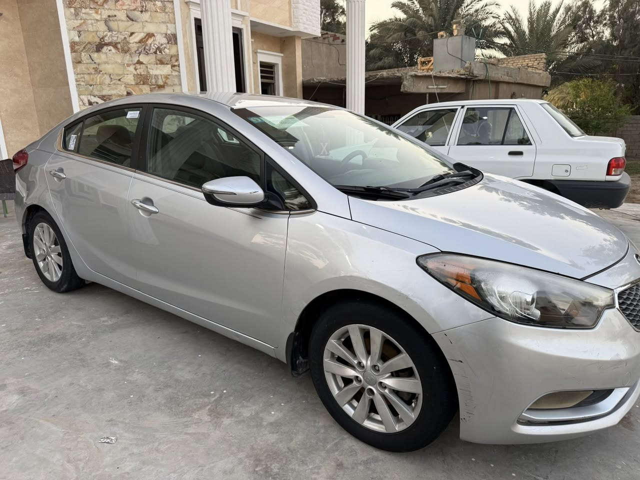 السلام عليكم كية فورتي موديل 2015 وارد أمريكي حادثها بصيط حيل السعر ١١٠ ورقة وبيها مجال عنوان بغداد قرب البسماية ***********
