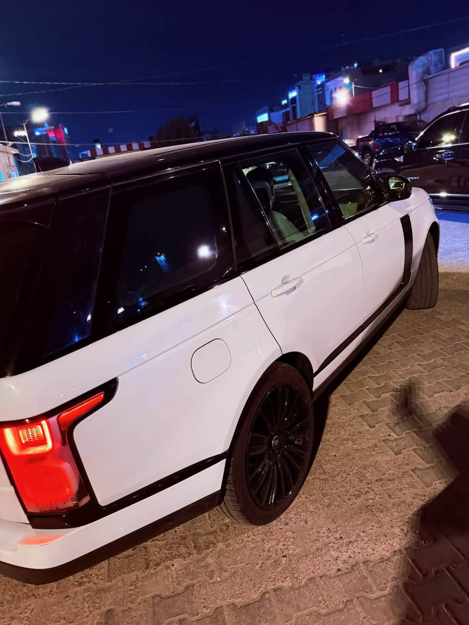 سلام عليكم رانج 2018 مكفوله كفاله عامة عده بارد باب السائق وكالة سردار مواصفات v6 Hse ماشيه 50الف السياره فول للاخير 
بوب شفط دوسات كهرباء بانوراما جكات 
معروفه مواصفاتها 
 العنوان بغداد زيونة ***********
السعر 365$ وبيها مجال
