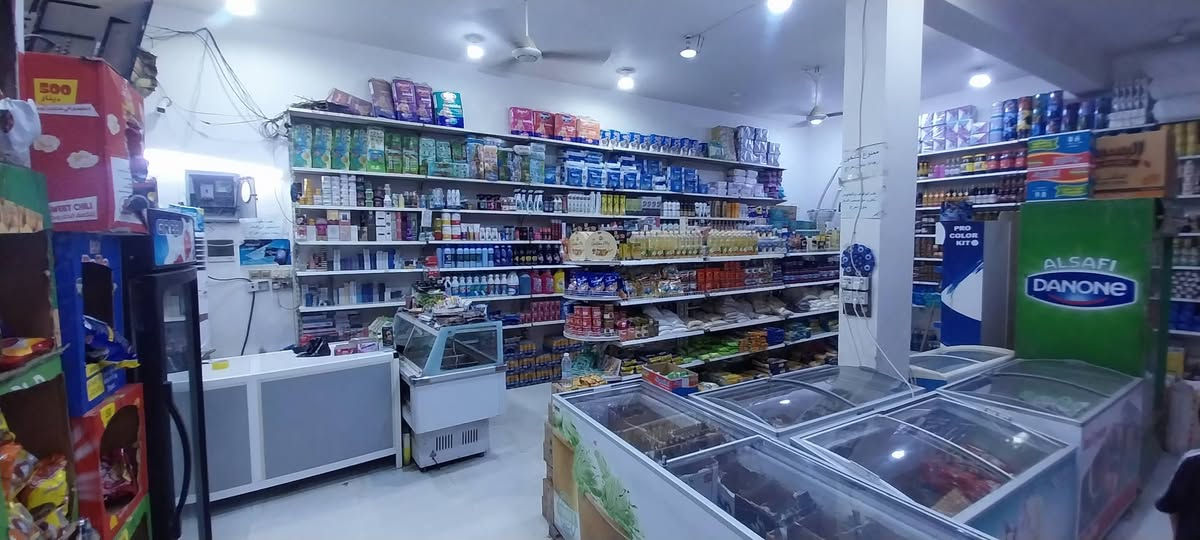 السلام عليكم..
مجمع اسواق السجاد للبيع بشارع السفينة عالشارع العام قرب المخبز
المجمع وحق القرأن الكريم دخلة الشهري من مليون وفوك
ومعاميل ..تعال للمجمع وشوف دخله. خير من الله
المجمع بيه 14 عارضة
مجمدات العدد ٦
مجهز كامرات وخط مولد 
المساحة 100
جاهز من كلشي
المجمع انعرض للبيع ليس لعدم التفرغ. وإنما لأسباب أخرى
الحب يتواصل يتصل على الرقم ***********
