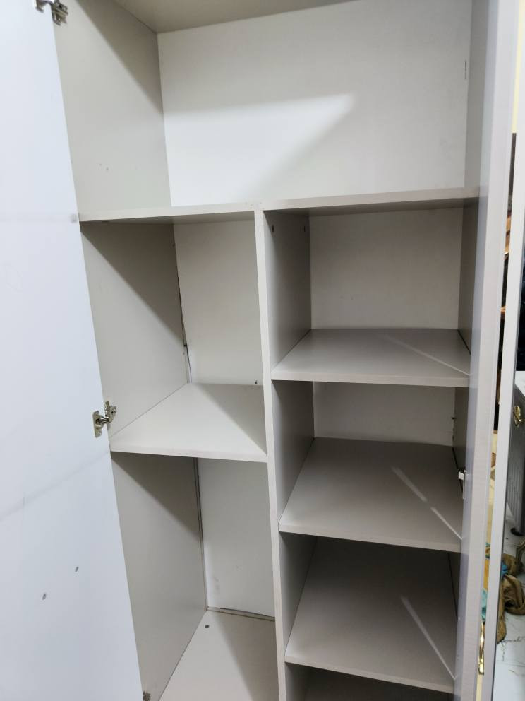 غرفه اخشاب تركيه نضيفه جدا بعد بيه مير مام صوره وشازلونه يعني 8 قطع حاليا مفتوحه سعره 525 وبيه مجال للشراي الاستفسار *********** مكاني كربلاء كربلاء, العراق
