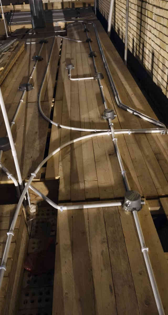 تم بعون الله نشر سقف مساحه ١٠٠ متر في منطقه البلديات للاستفسار ***********
