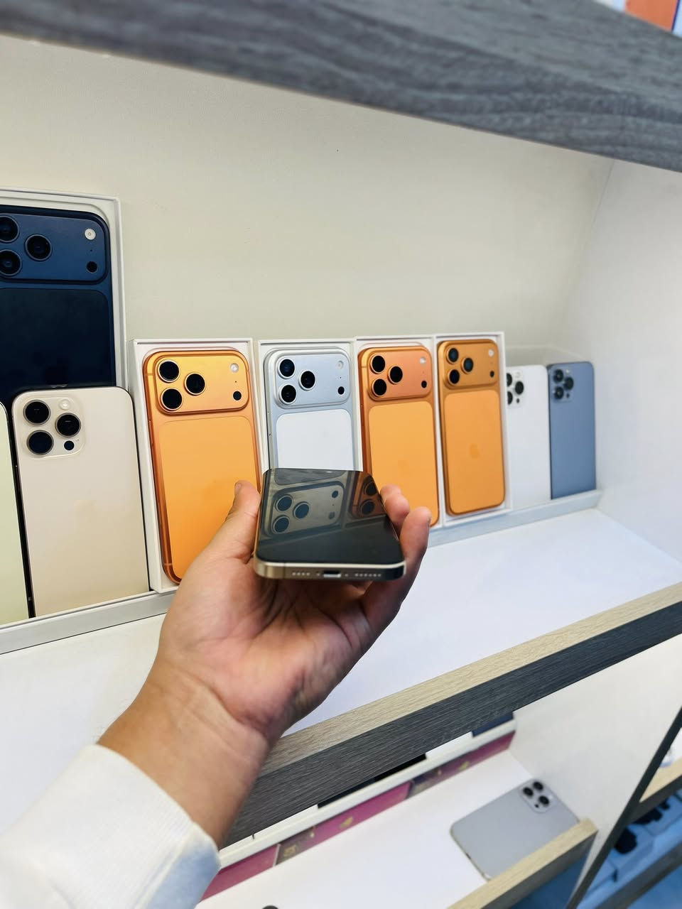 16برو ماكس
ذكره 256 بطاريه 96نضافه100%

تفاصيل اكثر الأمير للموبايل نجف كوفه فلكه حبيب رعاش ***********
