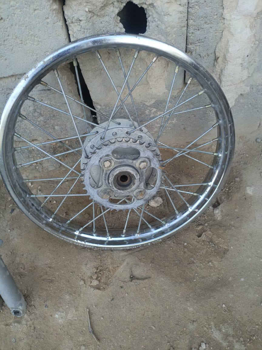 ياالله 
سلام عليكم شباب غراض للبيع شواصي انضاف واحد على واحد الشواصي انضاف فول الواحد ب 80 قفل والوياله الوره الواحد ب 15 والدبلات الكدام ب 10 الزوج الماشة ب5 الدبلات الورة ب5 تاير ب 10 صالنصه ب10 سكان ب5 ورجل والباقي الأغراض نلتفق عليهن ما تواجد على الفيس العنوان كوفه شارع المعمل شارع السبيس هاذا رقمي ***********
