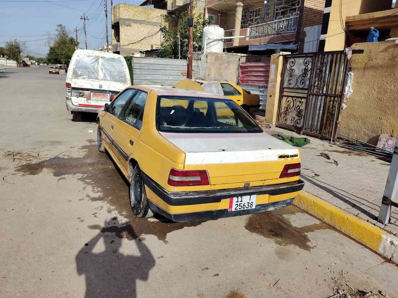 سياره بيجو 405/2010سنويته مانافذه سياره باسمي رقم بغداد مكينه رافسه يردلها نص مكينه كيرها مابي شي شرط تحويل ابيع زوج أرقام ماعليها غرامات مصفره من كل شي تجي شوف وتقتنع بيها مكان بغداد الحسينيه مال راشديه سعر 18وبيها مجال ***********

