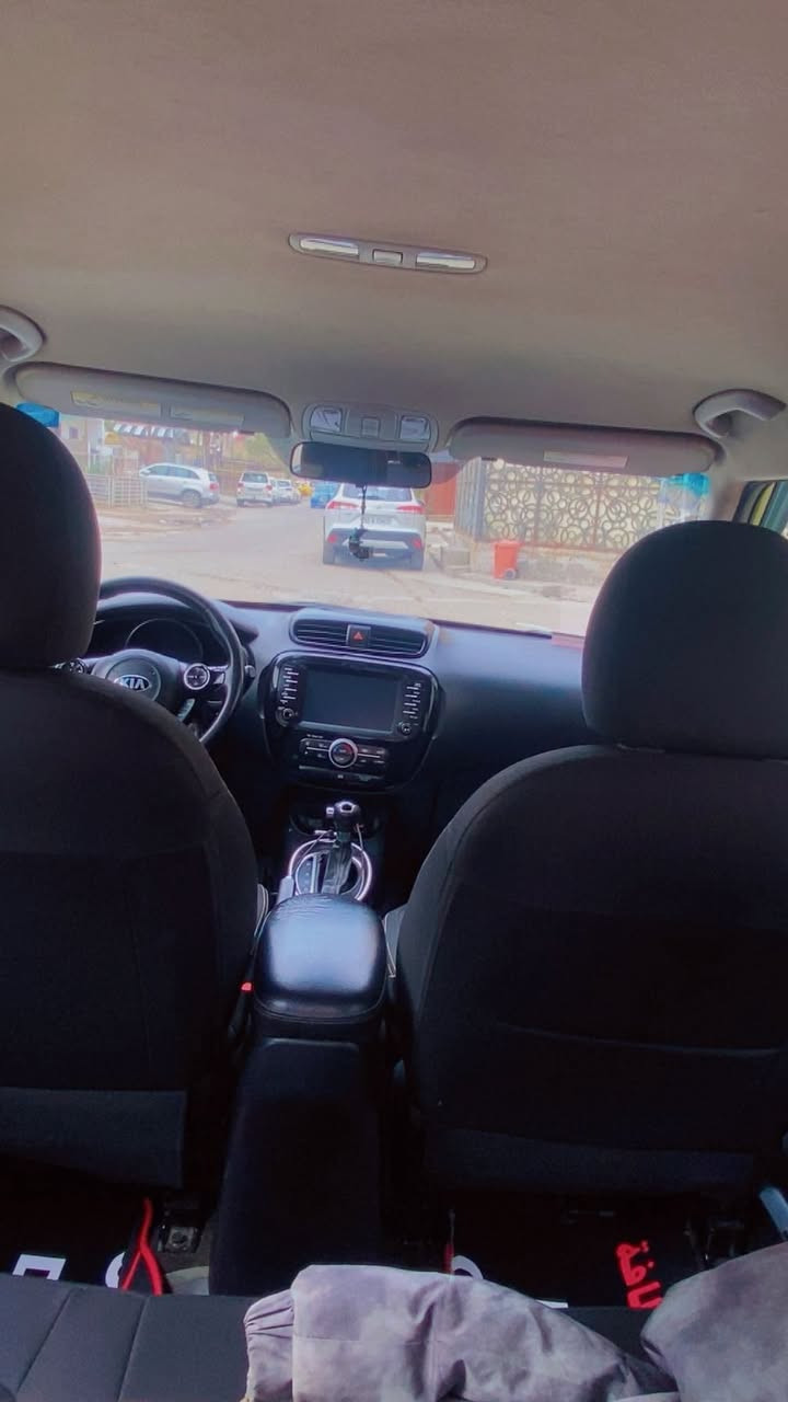 سلام عليكم كيا صول 2015 مكينه 2000جي تي اي بيها 3 قطع صبغ تخم تاير جديد حداديه 60‎%‎تبريد شغال مكانها بغداد السعر 118 وبيها مجال حك الجيه موبايل ***********
