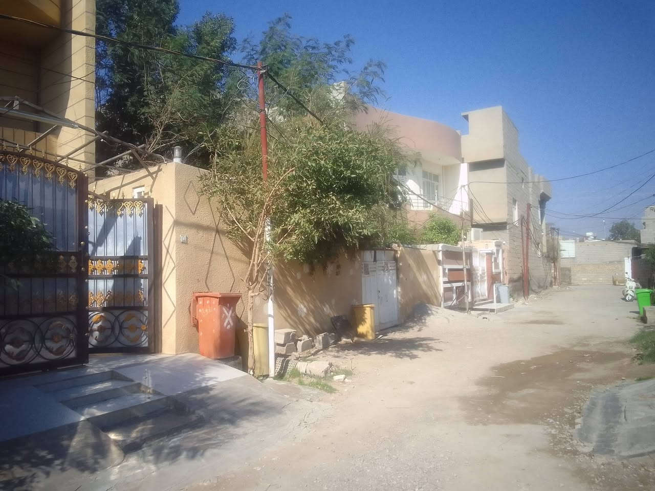 بسم الله الرحمن الرحيم دار للبيع في ديالى بهرز خلف الجامع الكبير جامع مله روزي مساحه 255م طابقين بناء حديث كامل مكمل للاستفسار الاتصال على الرقم ***********
