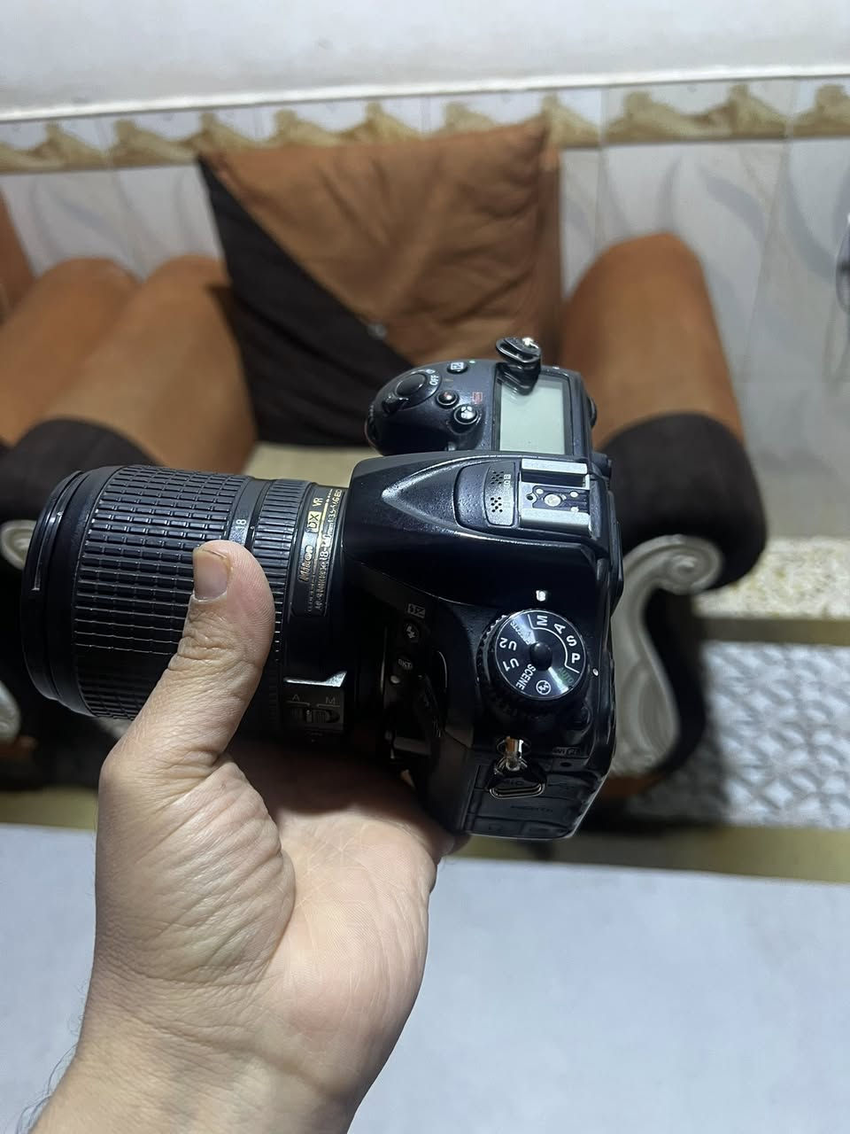 كاميرا 7200 نيكون
ملحقاتها وياها 
عدسه 18-140
هود 
شاحنه
بطاريه 
كرب بطاريه
حزام 
كاميرا حلوه ونظيفه الياخذها بالخير عليه 
***********
