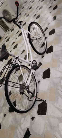 سلام عليكم بايسكل للبيع حجم 26 اي عيب مابي سعر 40 وبي مجال الشراي يجي خاص او يتصل ***********
