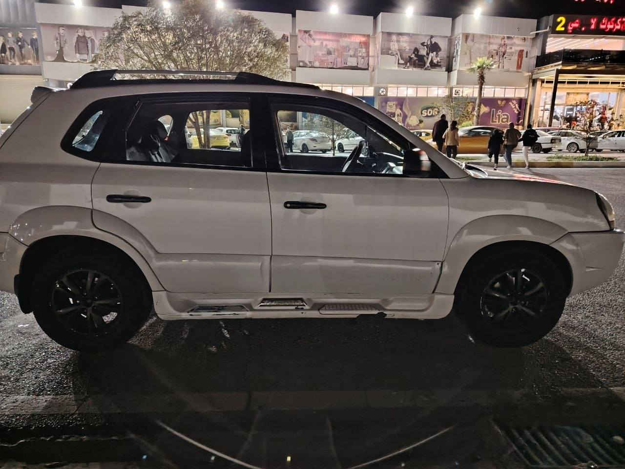 هيونداي توسان
موديل2010
رقم سليمانيه جديد ينتهي ب(2030)👍
دفتر بانزين بيها👍
محرك وكير مكفول💯
تبريد ثلج ❄️
تايرات جديدة💯
داخليه فول نظافه💯
محرك 2000👍
بيها بس قطعتين بدون دواخل👍
ترهم مراوس حسب القناعه
         (السياره مال بيت)
للأستفسار/*********** كركوك, العراق
