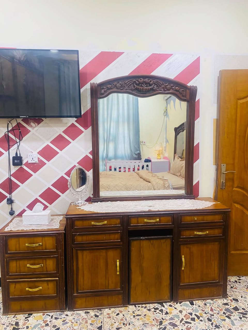 السلام عليكم غرفه البيع صاج العراقي ريده بل مليون  وبيه مجال بسيط عنوني بغداد تاجي سبع البور ***********
