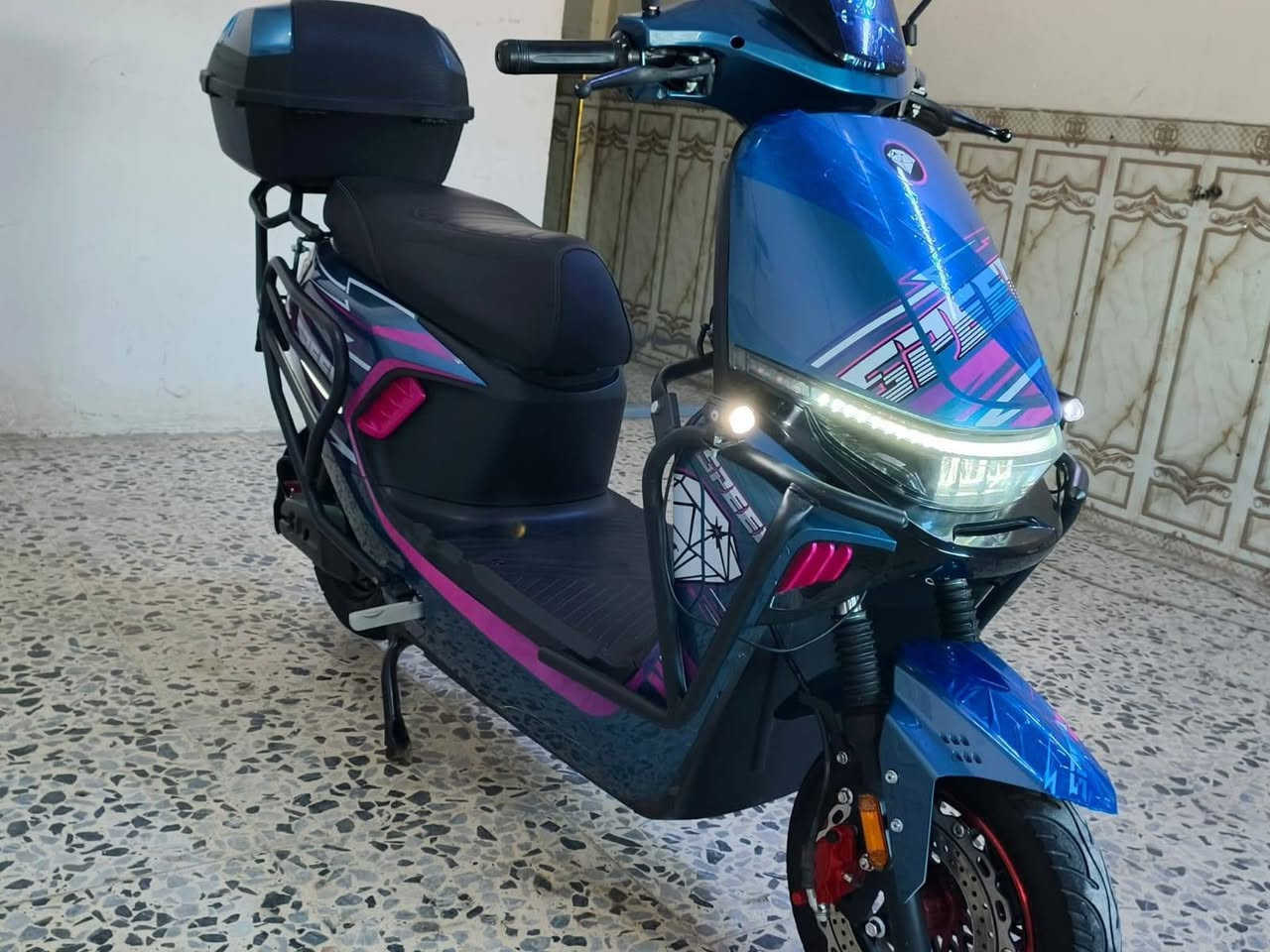 سلام عليكم 
موديل2025
سعر 750
***********
مكان الرمادي
