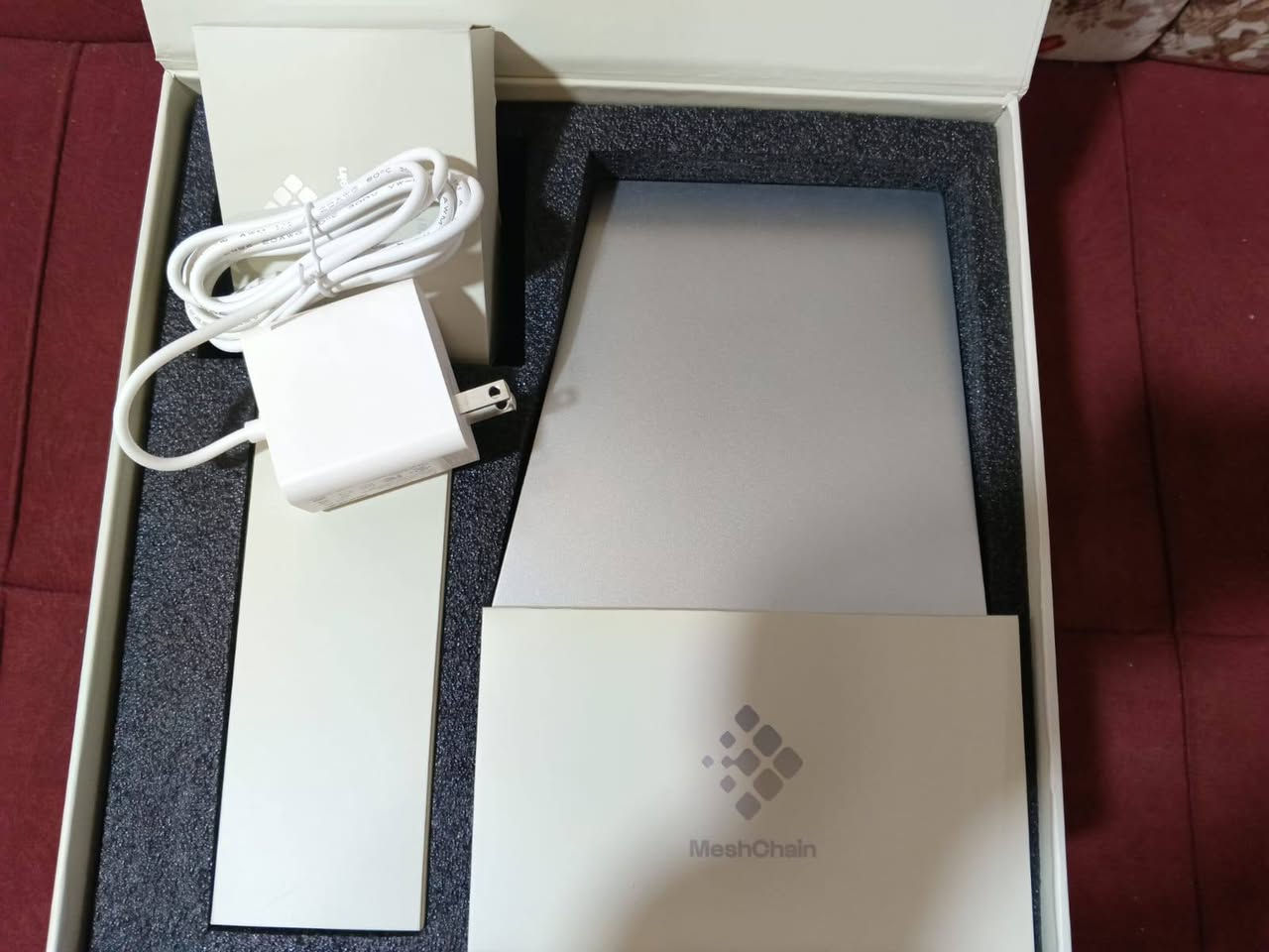 جهاز Meshnode AI هو جهاز لشبكات البنية التحتية الفيزيائية اللامركزية (DePIN).
يعمل الجهاز كعقدة في شبكة MeshChain لتقديم خدمات الذكاء الاصطناعي والمشاركة في البنية التحتية اللامركزية.
يهدف إلى توفير مشاركة آمنة وفعالة في الموارد الحوسبية والشبكية.
يعتبر جزءًا من توجه حديث لدمج تقنيات البلوكشين مع الأجهزة الفيزيائية لتوزيع خدمات الذكاء الاصطناعي.
ويستعمل ايضا في زيادة سرعة الانترنت بأستخدام الـ AI

السعر 60 الف


**إذا كنت صاحب هذا الإعلان وتريد حذفه لأي سبب، رجاءا أرسل رسالة إلى الدعم الفني**