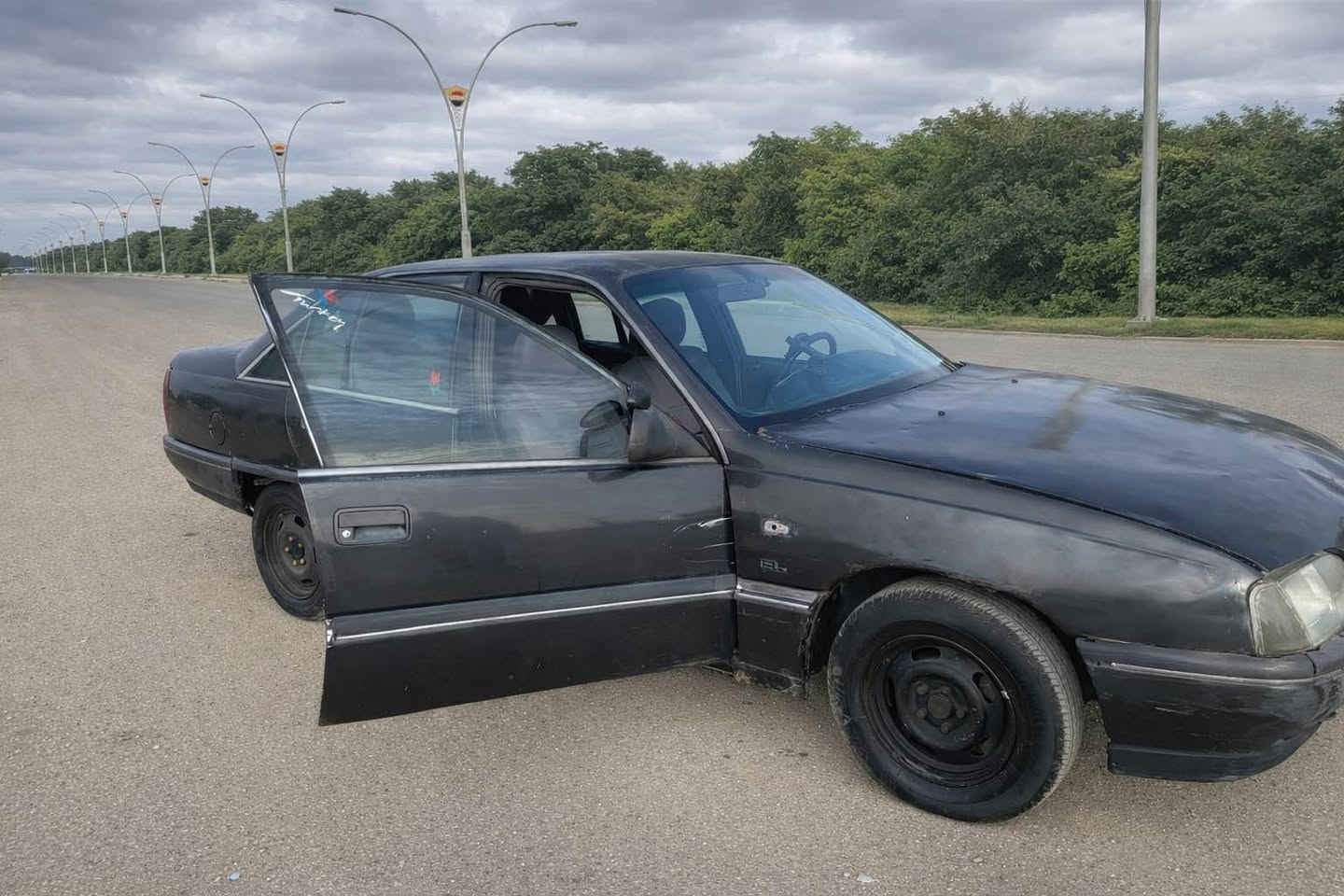 اوميكا حجم 20 موديل 90 
رقم الماني كركوك سنوية عضم عاج 
لغاية 2029 شرط التحويل والغرامات 
سيارة حدادية جديد تايرات جدد محرك بطه 6 بستم سيارة مال جناي 
عنوان كركوك 
سعر 26 بي مجال حك جـية 
*********** كركوك, العراق
