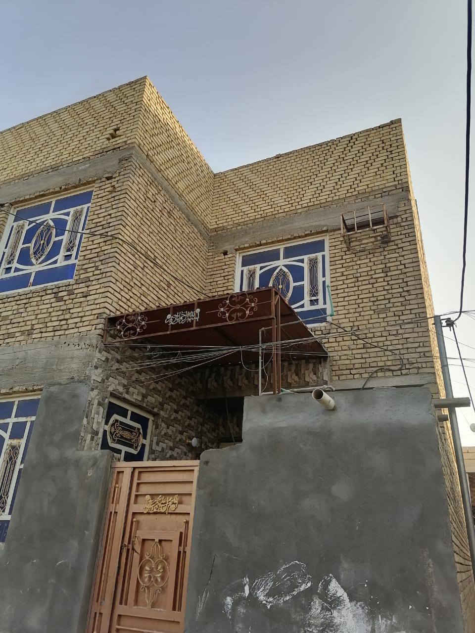 يوجد لدينا دار سكن للبيع حي الشهداء ١٠٠م امامي طابقين بناء حديث مسلح شارع ابو صادق الوكيل السعر ١٤٠مع المجال للاستفسار الاتصال ***********
