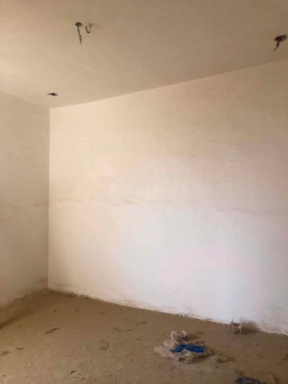 دار سكن مطلوب اسكان بناء حديث 🏯
3 طوابق
📍حي الصحة 
🔹 المساحة 100م
* 3 طوابق كونكريت مسلح.
* الطابق الأول: غرفة نوم، صالة، استقبال. كاملات
* الطابق الثاني: غرفتين نوم، صالة، مجمع صحيات.كاملات
* الطابق الثالث: مخزن كبير وبيتونة.
* الطابقان الأول والثاني مبيضان .
* الطابق الأرضي يحتاج فقط أبواب، 
اما شبابيك، جام  موجوده .
📞 للاستفسار والمعاينة:***********
