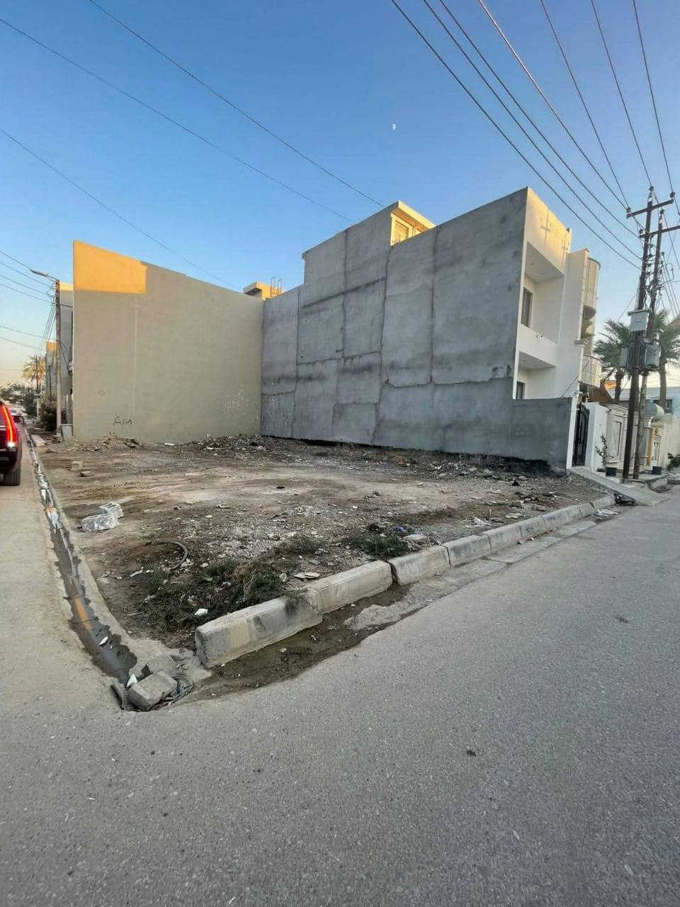 قطعة أرض ركن  للبيع  (طابو صرف)ك في موقع مميز في بعقوبة حي المصطفى  (سبعة نيسان) قريب على كلية التربية الأساسية خلف شركة الوسيط ومول الياقوتة. 

المساحة / 185 متر.

الواجهة/ 10.3 متر
النزال/18 متر.

تقع على شارعين خدمات كاملة.
للاستفسار الاتصال على الرقم /***********
