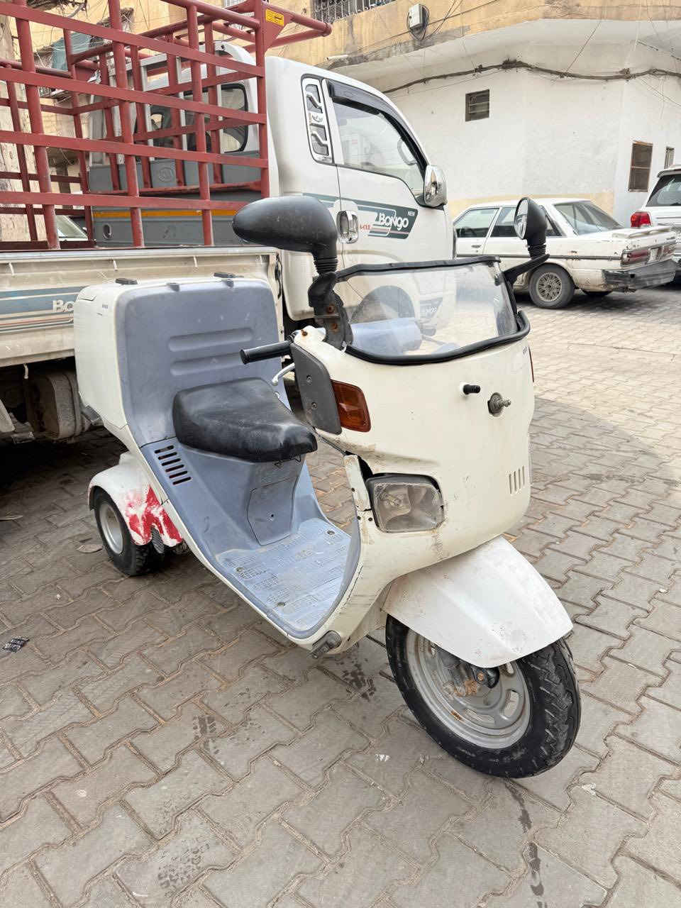 دراجة 3 عجلات
لذوي الاحتياجات الخاصة 
دراجة نظيفة ومابيها اي شي 
شلعة ومعدل 
نكرة سلف 
سلف وهندر 
سعر مناسب 
400 الف دينار 
بيها مجال للطيبين 
للاستفسار 
***********
