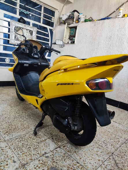 سلام عليكم فورزه 06 امزوده ابلادي بجم  بومه دراجه  رنبه  امزوده ابلادي  بيه وجه بومه و لايتات زنونن
استار نيكل حساس 
كهرباء كلهه شغاله 
ماشيه 18 حقيقي
لون مميز 💛
صرنصا رياضي كلش حلو صوتهه 
اواقه بيهه 
 دراجه كفاله عامه جيب فيتر وفحص 
سعرهه 1200 مكانه بغداد الحسينيه شراي اتصل ***********
