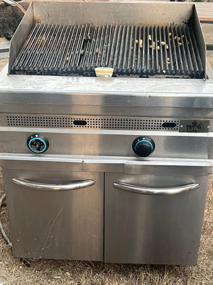 تخم قنفات العدد٢٦ قطعه 
كبار 
وسط 
صغار
القطعه على ١٠٠
الف 
اكو عدلات 
واكو شكل زاويه واكو دائريات
مجمدات
طباخات 
كراسي 
ميوزه 
اغراض مطبخ مال مطعم 
الي يريد يجي هسه 
متواجدين 
***********
