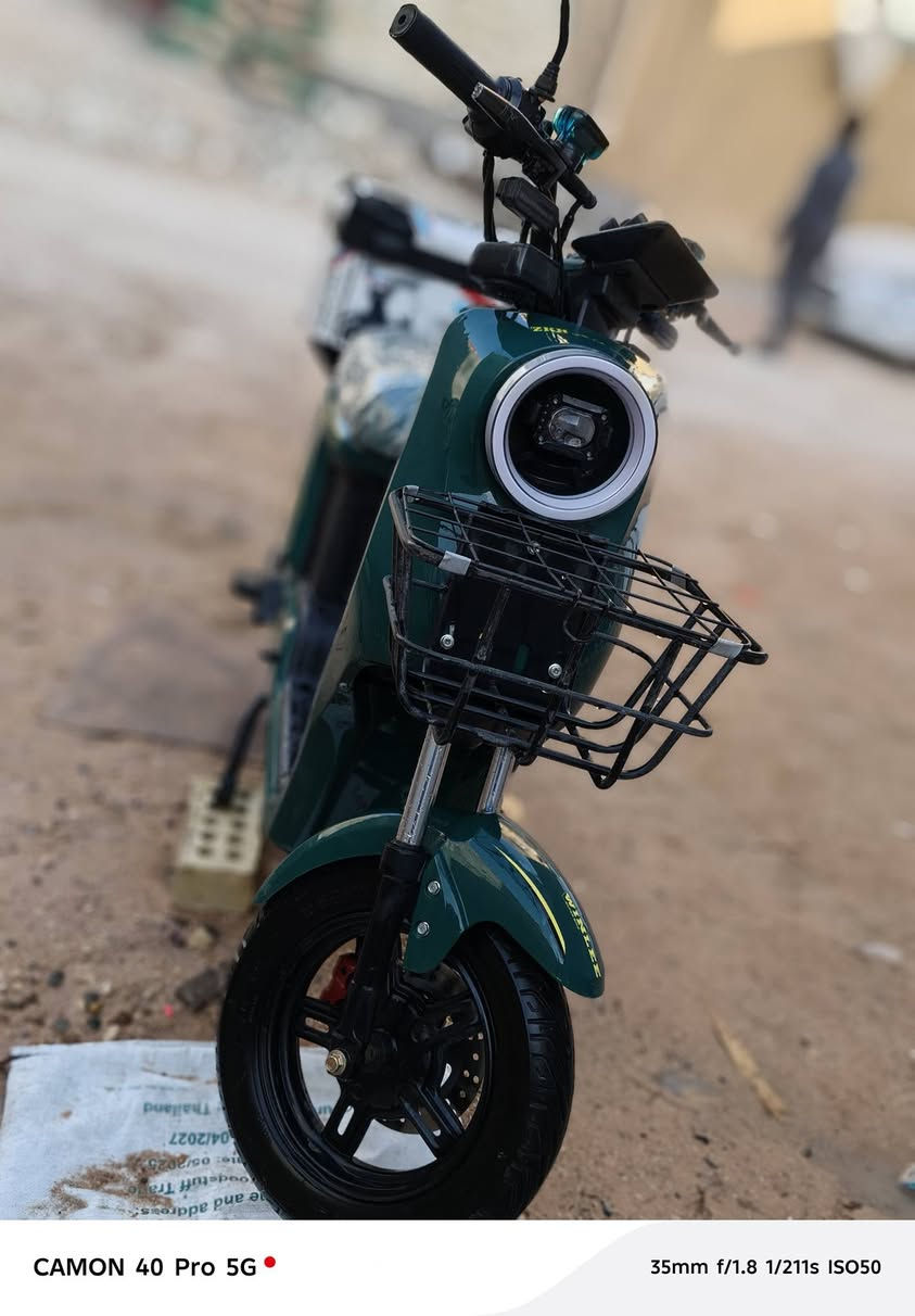 السلام عليكم باسكل شحن نوعيه ار 9بطاريات كبار لعدد5 بطاريات نضيفه باسكل نضيف  ملاحضه الصندوق مو لبيع لسعر 400وبي مجال حك جيه الرقم ***********
