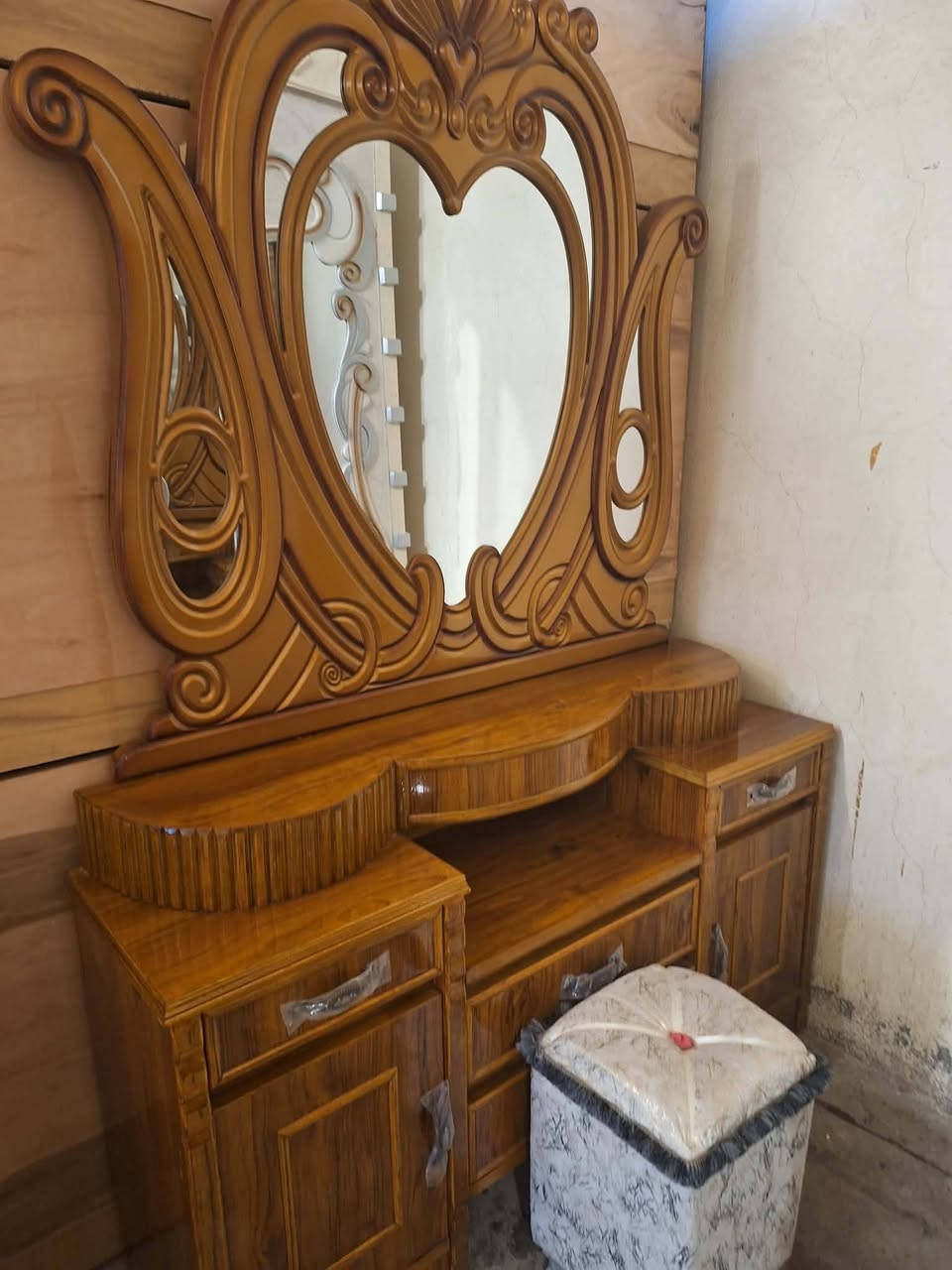 غرفه نوم للبيع ٦ باب ملحق داخل خارج صاج  اخت الجديده غرفه واحد على واحد تفاصيلها كامله واحلى من تصوير بعد
شغل تفصال نجاره شغل ثكيل العنوان الصويره 
للاستفسار الاتصال على 
 الارقام 
 ***********.  محمد البطاوي 
 متوفر على رقم الاسيا***********
 ب واتساب اهلا وسهلا بكم
