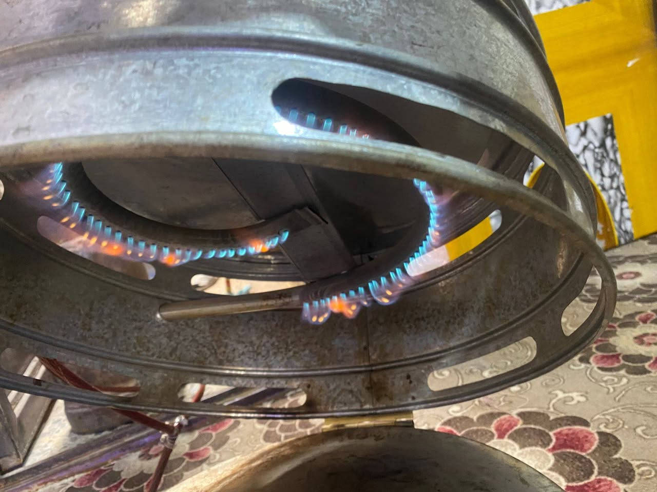 طباخ غازي مستعمل قليل دبل عين أعلى واسفل
النار مالته حلوه و زركة وخير من الله مثل ماكاعد تشوف بالصورة للتواصل *********** 
او راسلني خاص
