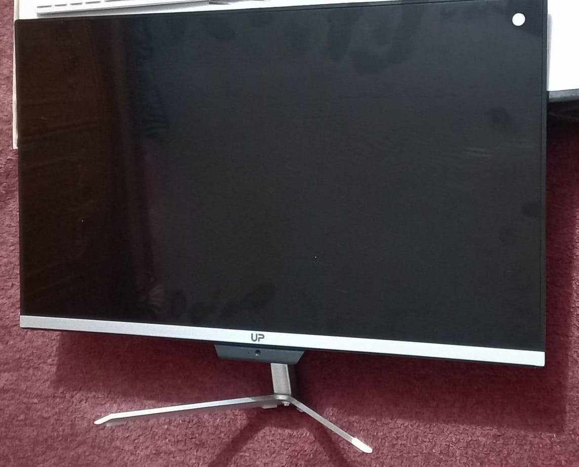 حاسبة نوع( Up 24inches)
جديدة بالكارتونة وبعده حتى مامعربة 
مع الشاحنة وماوس وكيبورد 
للإستفسار واتساب ***********
