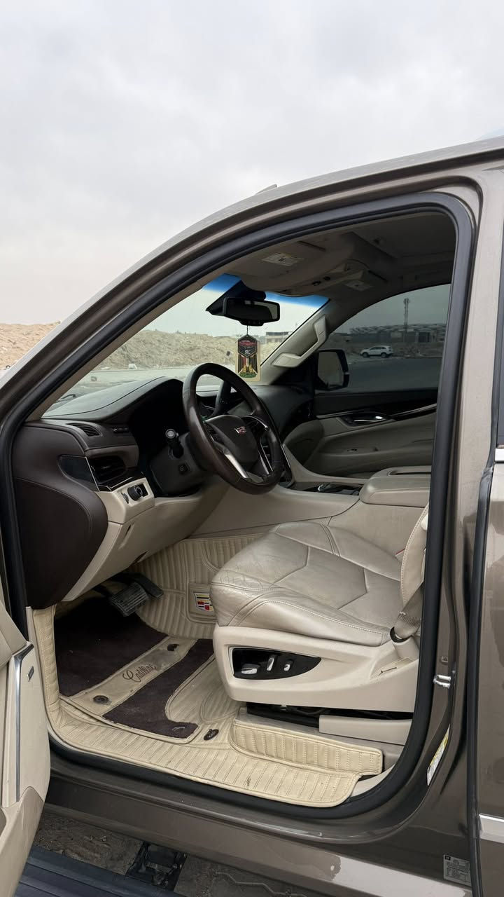 سلام عليكم كديلاك سكاليد موديل 15 فول موصفات اعلى فئة كفاله عامه السعر 175 وبيه مجال قليل رقم الهاتف ***********
