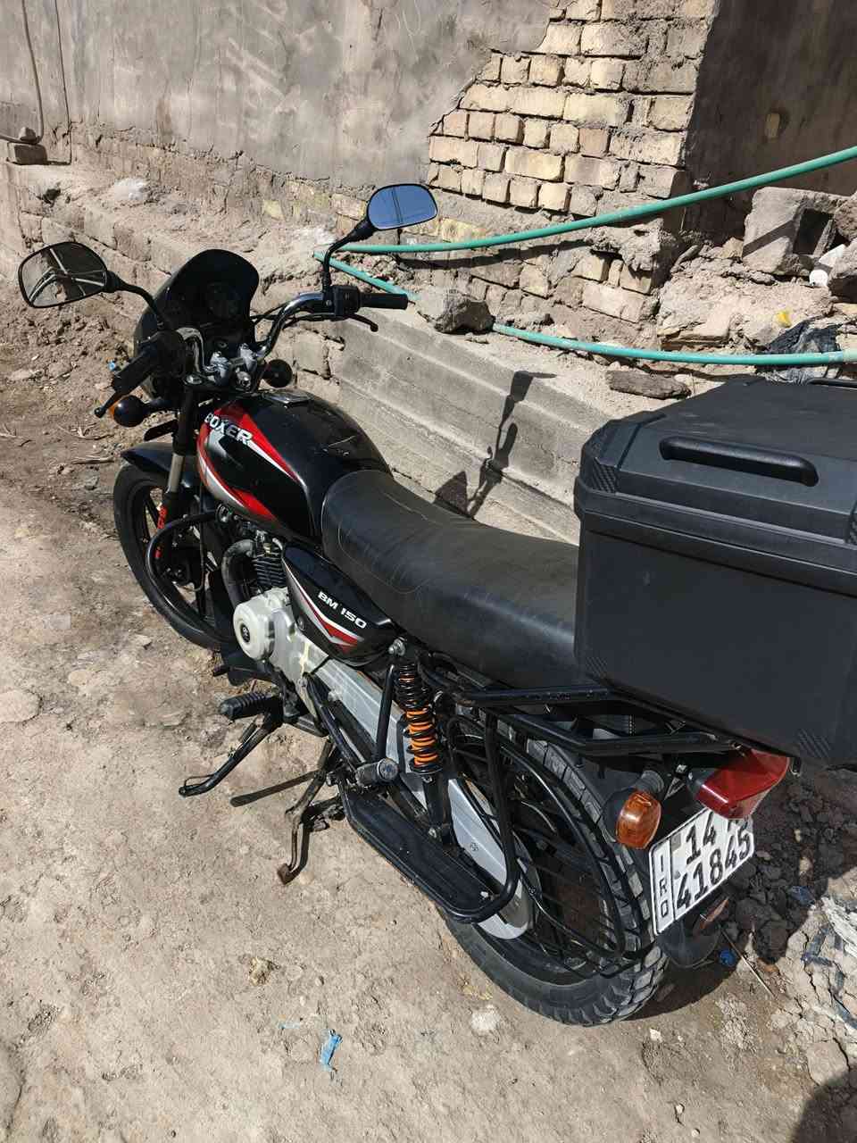 السلام عليكم
دراجه بوكسر للبيع موديل ٢٢ رقم كامل سنويه ما ناقصهه أي شي ما مجفت ولا مشتغل توصيل  السعر مليونين وربع ما متواجد ع الفيس خابر وتدلل ***********

