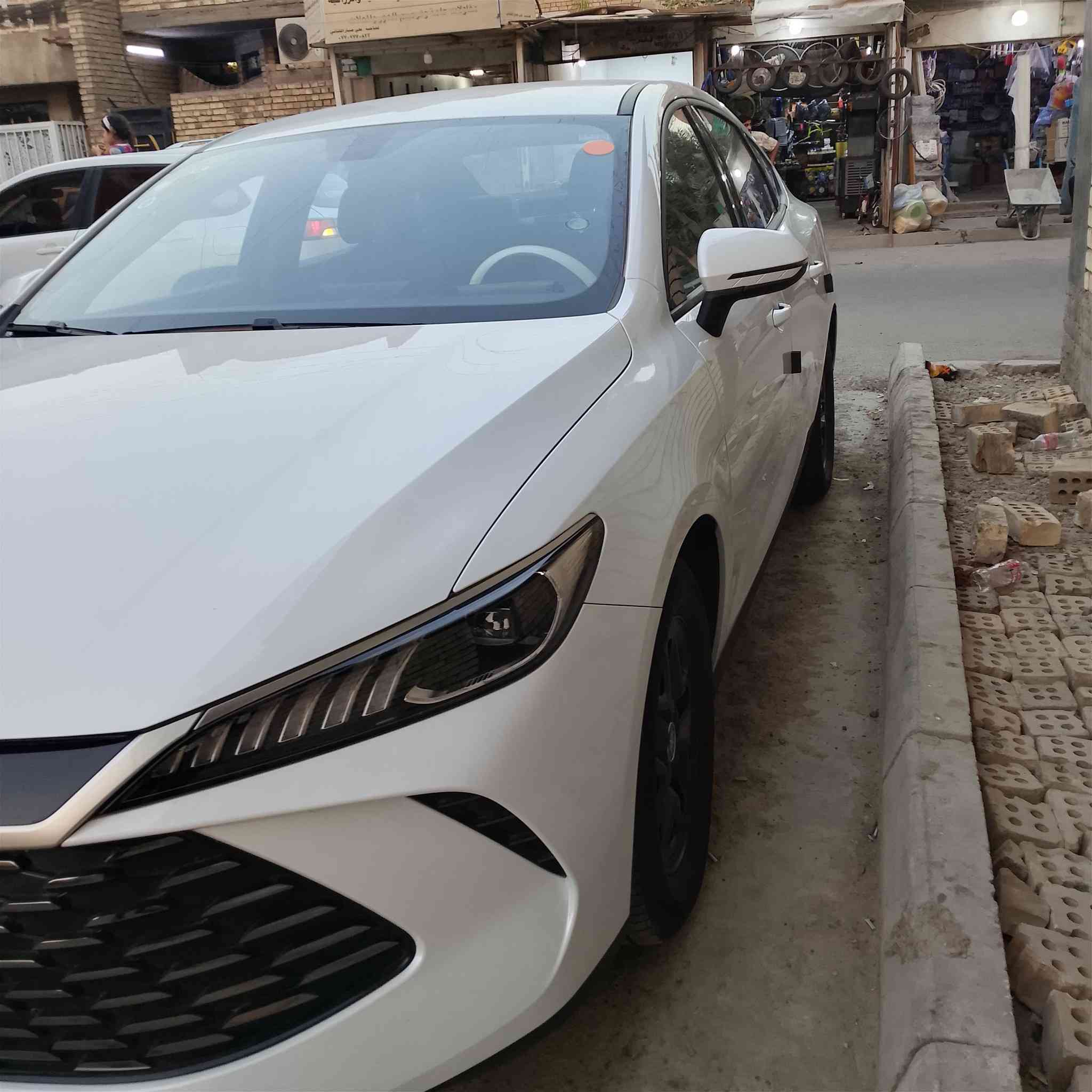 سلام عليكم BYD جن بلاص معروفه مواصفاته
 للبيع او مراوس 
كفاله عامه ماشيه 5الاف 
للاستفسار ***********
