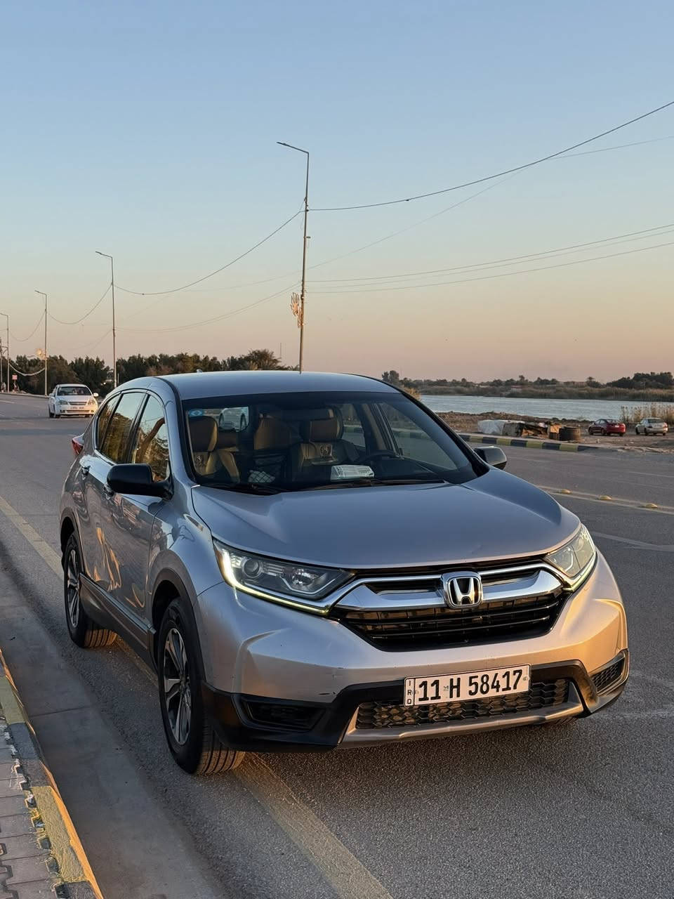 سلام عليكم
هوندا سي ار في
Honda CR-V
موديل 2019
ورد امريكي حادث موضح بالصور وبيه سونار
كير ومكينه مكفولات 
سيارة ماشية 132 الف كيلو 
ويل كب
حجم المحرك 2400
تحكمات سترین جهتين
وضعیات قیاده ۳
تبريد قطعتين 
كامره خلفيه
هندبريك بصمة
لد امامي
لد خلفي
رقم بغداد باسمي تحويل مباشر 
السعر 146 ورقه وبيه مجال بسيط 
مكان سيارة واسط الكوت 
للاستفسار الاتصال 
‏***********
