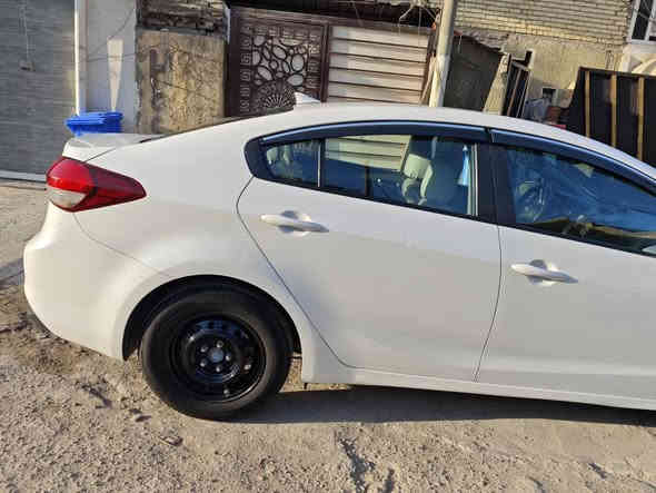 كيا فورتي موديل 2017 رقم اربيل انكليزي سنويه باسمي تحويل ثاني يوم هزه جديده

وارد امريكي داخله شبه كلين طخه خفيفه بدون دواخل بيها ٣ قطع صبغ والسونار مرفق بالمنشور 

لون ابيض صدفي 
تحكم ستيرن جهتين 
مانع انزلاق 
كامره خلفيه 
شاشه ذكيه نضام اندرويد حديثه
تخم تايرات جديد 
صدر جديد 
وبعد هواي تفاصيل
السياره كامله بدون نقوصات 

السياره معروضه ب 120 ورقه مكلف بالنشر اتصل على صاحب السياره 
*********** بغداد
