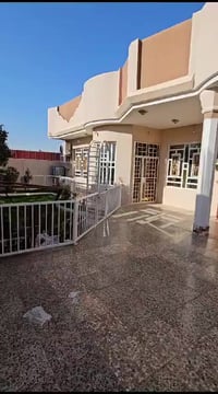 دار للبيع بداية شارع المطار ✈️ #مجاور المدرسة ثانوية القمة الاهلية   #...