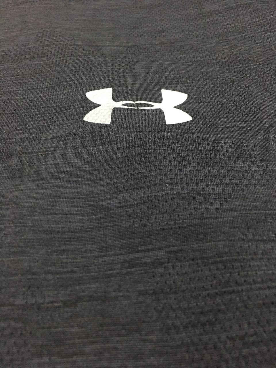 ماركه عالميه 
من اندر ارمر 
قطعه اصليه 
تيشرت باله 
خامه ستن رياضي 
نظافه ميه بلميه 
قياس -- L -- تلبس -- XL -- 
العنوان بغداد الجديده 
للحجز على الخاص واتساب ***********
يتوفر توصيل من شمال الي جنوب العراق
