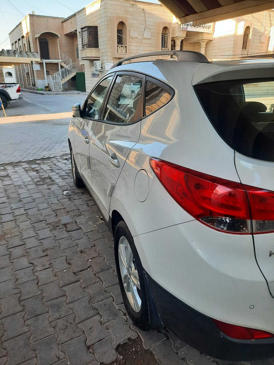 السلام عليكم عندي سياره توسان موديل 2011 بانوراما السياره بها قطعتين صبغ باب يمناه باب الخلف عنوان بغداد الوزيريه محرك 2400 هذا رقمي بي بس واتساب*********** السعر 133 بيها مجال بسيط سياره جاهزه من كل شي محرك وقير جدا نظيف سياره مسوي لها نانو سيراميك
