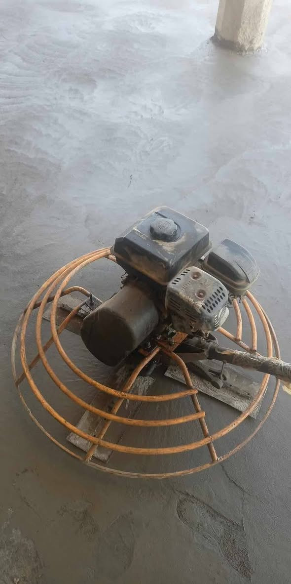 السلام عليكم اخوان الي يحتاج خباطه صب ارضيات بوكس بيتونه دنك وتنضيف تطليع تراب تدخيل  سبيس حدل وشغل درجه اولى هذه رقمي واتساب موجود *********** وسعر مناسب
