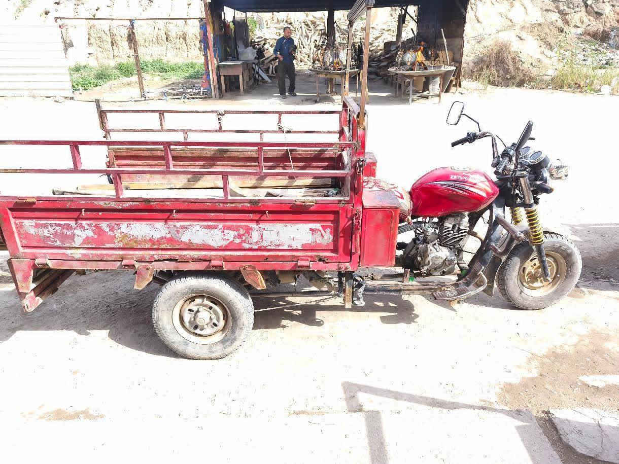 السلام عليكم ستوته دايوان للبيع نضيفه ومال جناي اوراق كامله تريد اسويلك مكاتبه تريد اوديك على راعيه الاصلي الي مطلعها من شركه مكاني التاجي حي الحسن العسكري قرب جسر ذراع دجله ***********.     900
