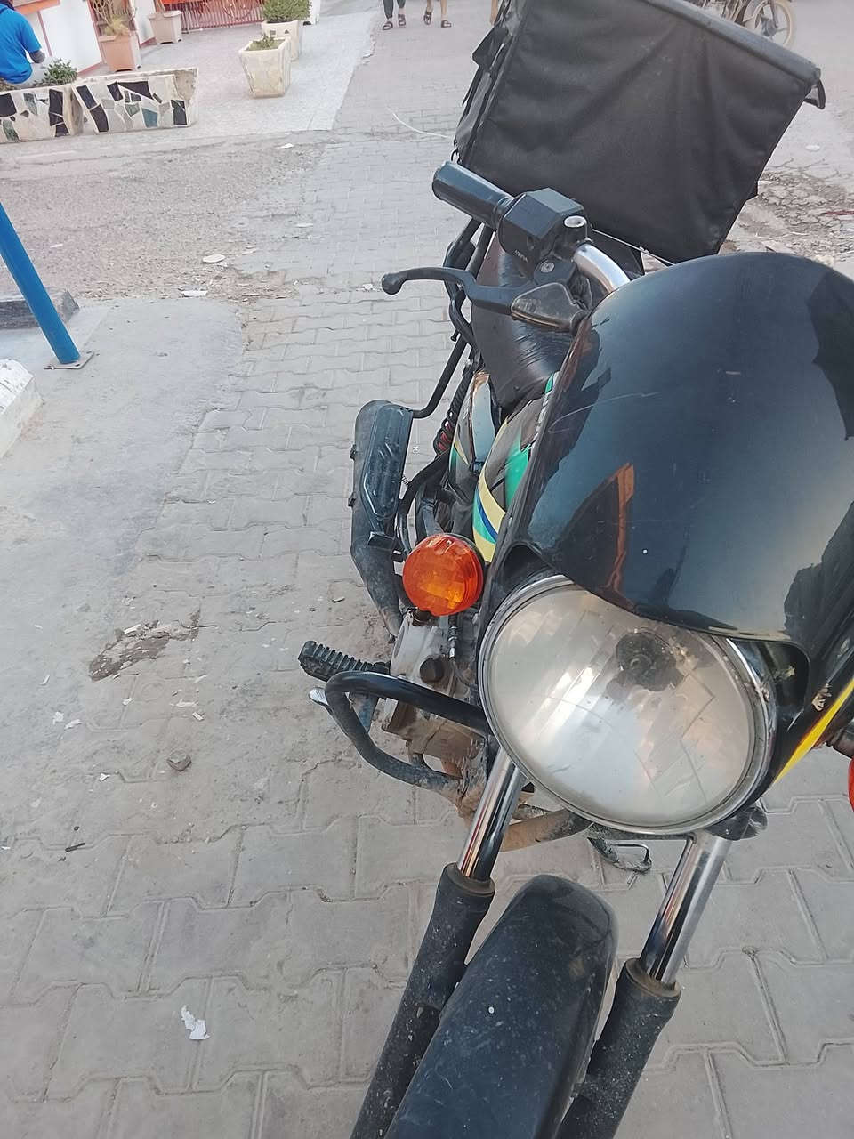 سلام عليك دراجه بوكسر 22 أوراق صوليه كبل ترقم كفلك ترقيم دراجه حلوه الله شاهد درجه ابد ما موكفتني بس محتاج فلوس وريد ابيعه ومتوزي عله بيعته وسعر عله خاص ***********
