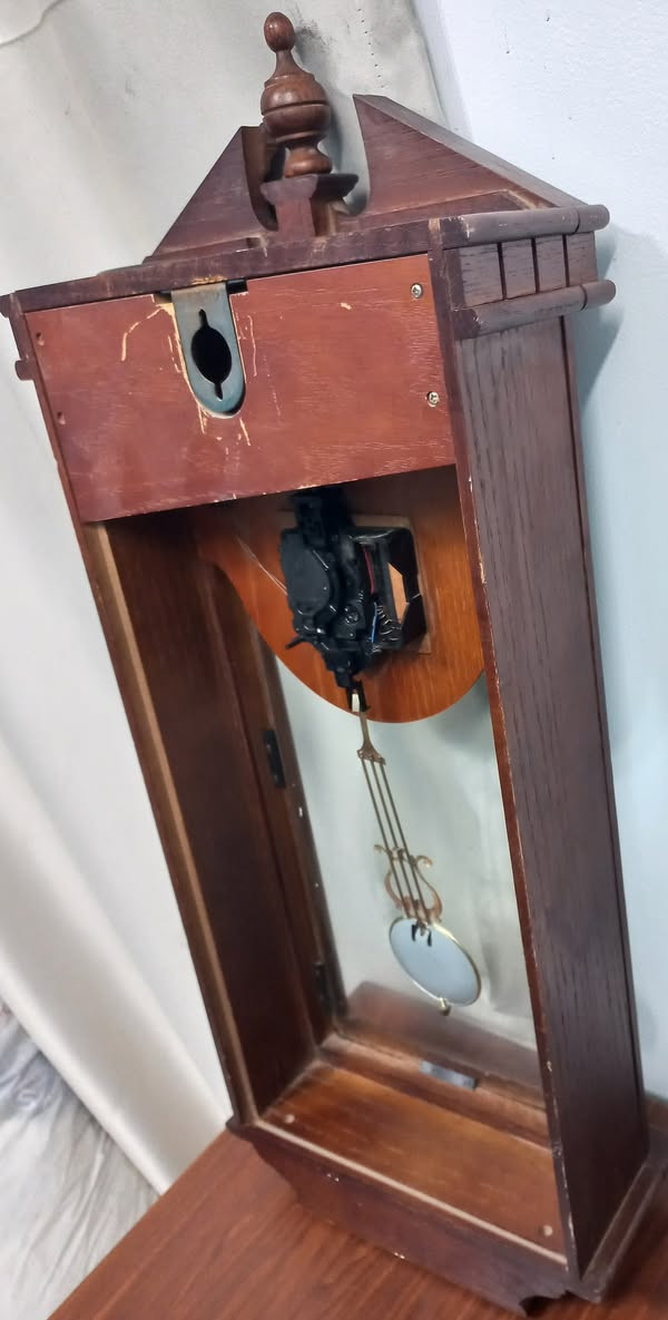 للبيع 

ساعة حائط انتيك خشبية ماركة سيكو ياباني اصلية 
بندول معدني مزخرف
ابعادها  73 سم ارتفاعًا و 30 سم عرضًا
تعمل بحالة جيده جدا , لكن الجرس لا يعمل

للاستفسار 01007160567


**إذا كنت صاحب هذا الإعلان وتريد حذفه لأي سبب، رجاءا أرسل رسالة إلى الدعم الفني**