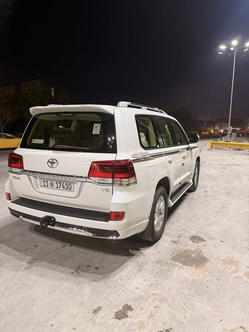 السلام عليكم ورحمة الله وبركاته
للبيع لاندكروز موديل ١٧ رقم بغداد باسمي 
مواصفات بريم اصل 
ماشيه ١٢٤ حقيقي السياره كلها على البلاد 
مكفوله كفاله عامه من الصبغ والتبديل والبارد 
نص دعاميه اماميه فقط
سعر السياره ٤٨ الف دولار 
مكان السياره بغداد / الاعظميه
الاتصال ***********
