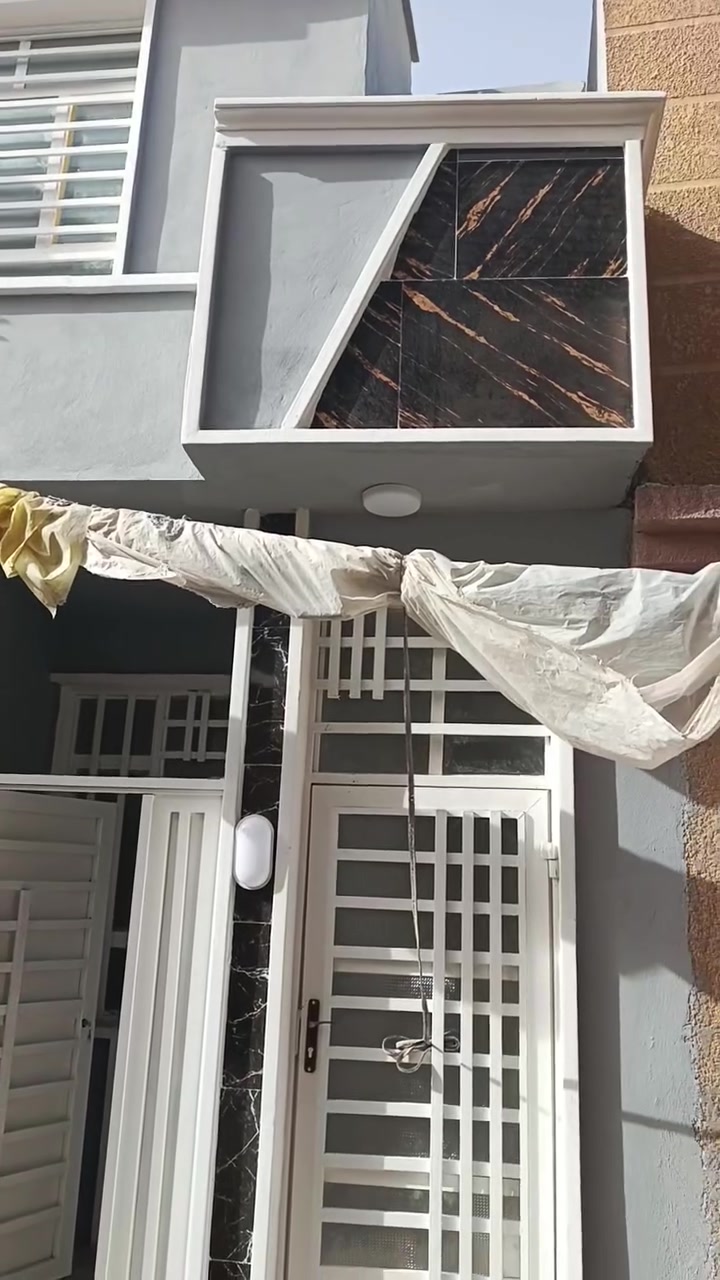 بيت للبيع شارع ابو طالب مساحه خمسين طابقين عن الامام كيلو ***********
