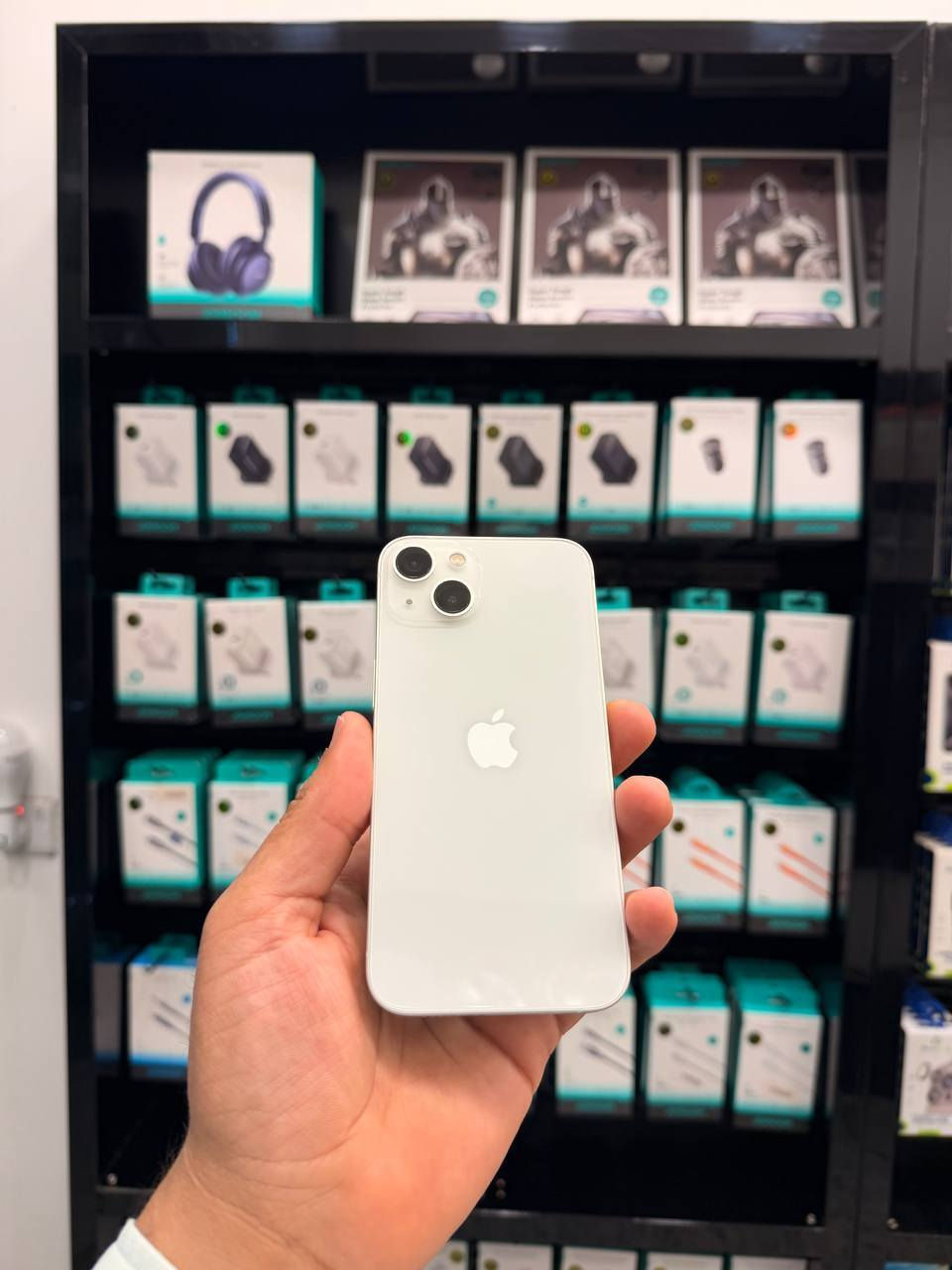 بسعر 500 الف 💸
IPhone 13 128GB 
بطارية 100% 
استخدام جدا قليل 
مع ضمان الوكاله ✅️

العنوان الزبيدية شارع الأطباء مجاور صيدليه العلمية للاستفسار ☎️ 
***********
***********
