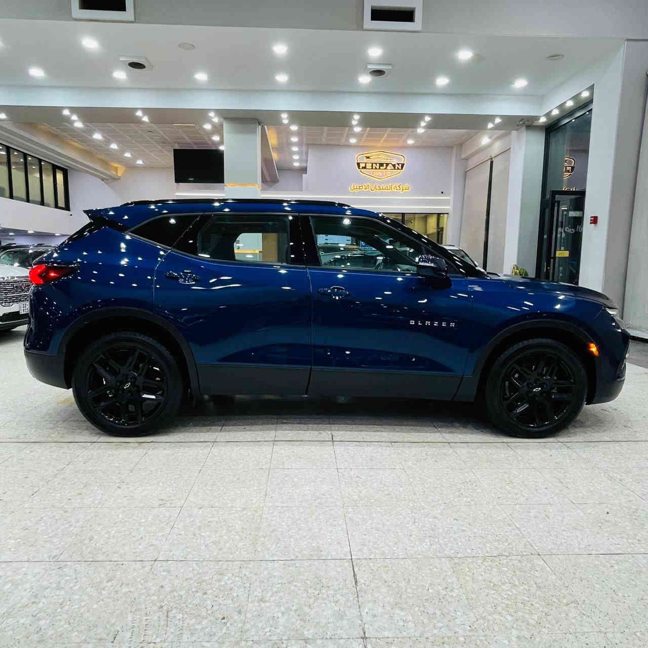 السلام عليكم للبيع بلايزر 2022
#المركبة     : شوفرليت بلايزر 2022 فئة LT3 لون ازرق
#الرقم        :  اربيل 
#الضرر      :  بنيد فقط
#عداد_المسافة : 18 الف كيلو حقيقي 

#المواصفات : 

▪️شوفرليت بلايزر 2022  فئة LT3 
▪️ محرك 6 سلندر 3600
▪️ لايتات زينون عالي وواطئ اصل 
▪️ حاجب LED نهاري 
▪️ بصمة باب وبصمة تشغيل وتشغيل عن بعد   
▪️ اشارات بالمرايا الجانبية
▪️ رادار امامي تفاعلي متعدد الاستخدام
▪️ حساسات الانحراف عن المسار 
▪️ المقاعد الاماميه تدفئه
▪️ دفع رباعي مع اربع أنظمة قياده 
▪️ ويل حجم 20 اسود اصل مع طقم تاير جديد
▪️ حساسات الاجتياز الجانبية ( نقاط عمياء )
▪️ حساس خلفي مع كامره خلفيه اصل
▪️ باب الجنطة كهربائي شفط 
▪️ غرفة السيارة جلد  اسود اصل 
▪️ تحكم كهربائي متكامل لمقاعد المقدمه 
▪️ تحكم ستيرن جهتين متكامل الايعازات مع الرادار
▪️ نظام تبريد المركبه قطعتين تبريد 
▪️ شاشة دشبول كبيرة لمجموعة من الايعازات 
▪️سستم صوت BOSE الشهير 
▪️السيارة فول مواصفات ، جديدة وبوضع الشركة.

السعر المطلوب : 225 ورقة مع المجال 
للاتصال او واتساب ***********
