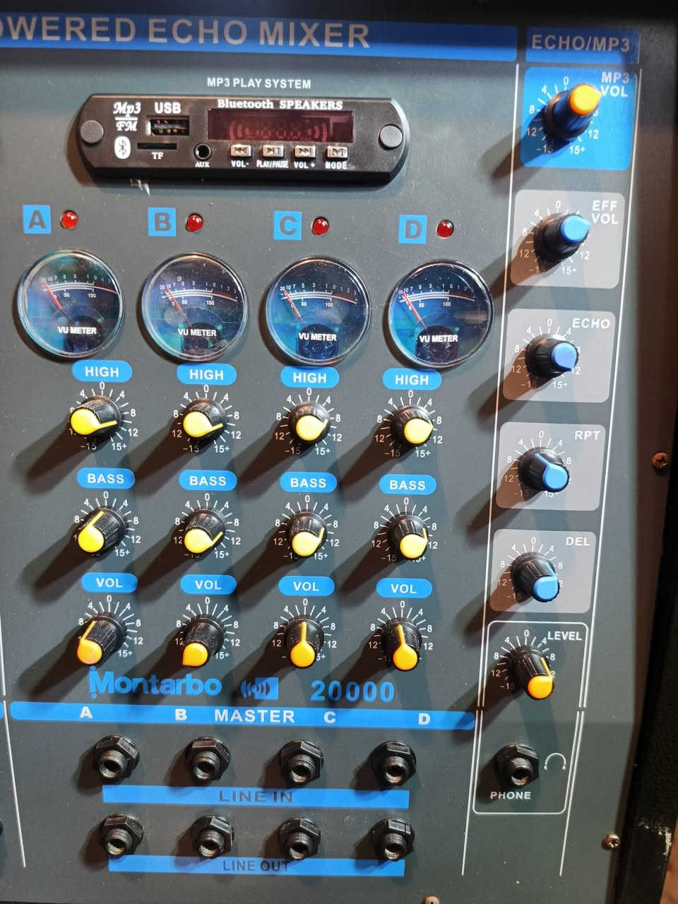 مكسر صوت نوع مونتاربو مع زوج سماعات رباعي يتحمل  ١٦ سماعه ٤ اربع خطوط كل خط لوحده للبيع ***********
