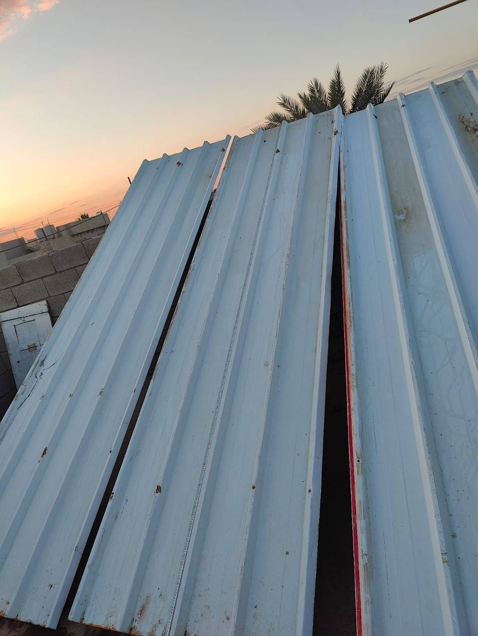 السلام عليكم
متاح 3 قطع سندويج بنل طول القطعة 4 امتار مستعمل شي قليل مكاني موصل  سعر المتر 9 ونص 
***********
