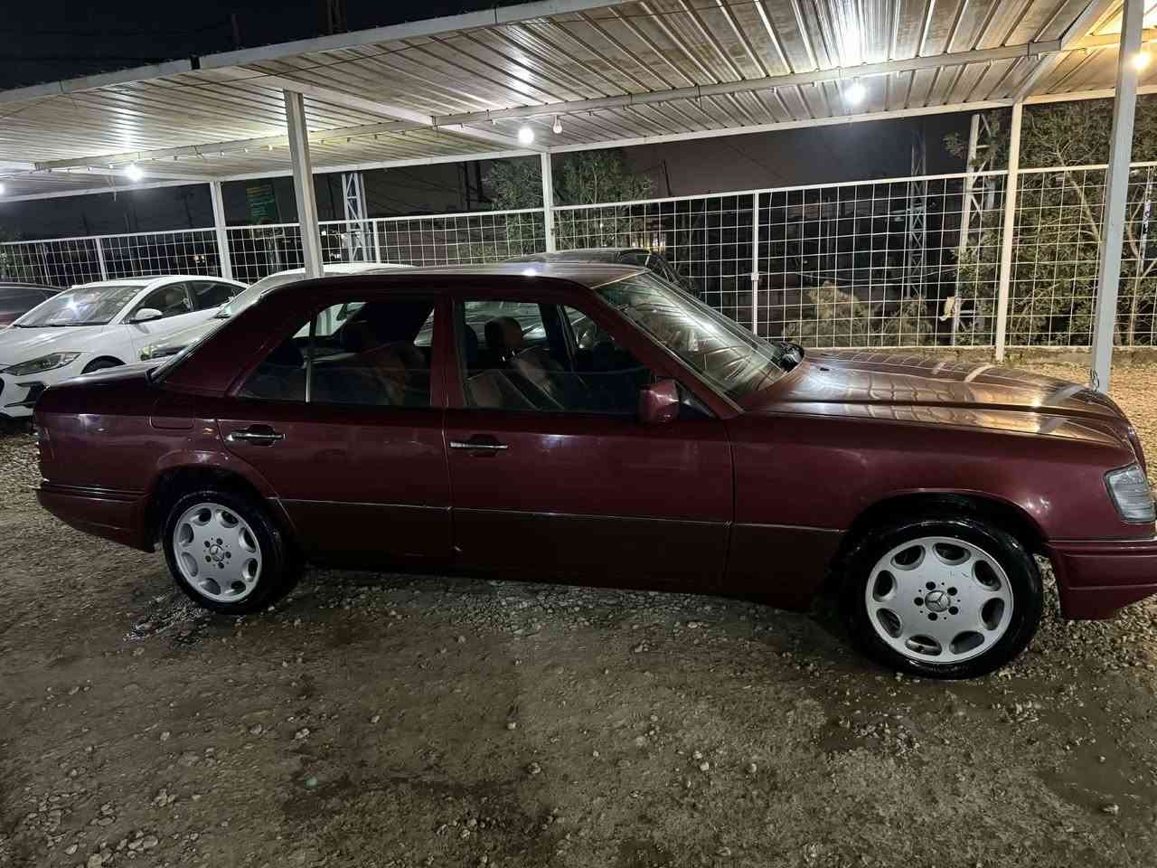 سلام عليكم شباب 
دب موديل 93 
مكينه خراطيم نوزل المرغوب  كير ديفور 
تبريد ثلج 
داخل ما روني جديد. 
تخم تاير  
حداديه جديده 
منظومه بانزين جديده كله 
سياره بيه حزام صبغ 
كله بلادي 
جاهزه ماعيزه برغي***********
