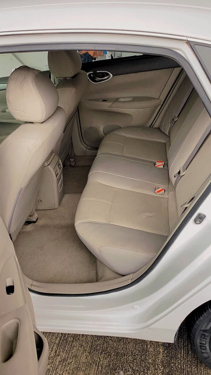 سلام عليكم نيسان سنترا خليجي 2019 للبيع 
مواصفات 
شاشة 
كاميرا 
تبريد قطعتين 
السعر 118 ورقة وبيه مجال بسيط 
الضرر قطعة واحدة فقط جامرلغ  فقط 10سم
سيارة بسمي سنوية جديدة ثاني يوم تحويل  
للاستفسار الاتصال 
واتساب او على الخط 
***********
