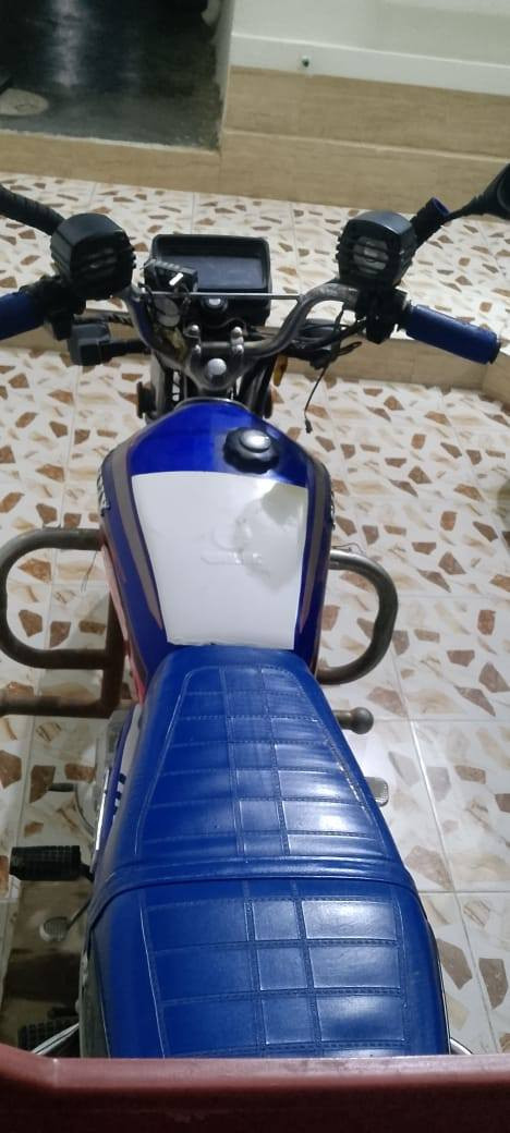 سلام عليكم البيع ماطور ايراني موديل 21 ماطور نضيف كدام العين وتجي تشوف احسن الك الماطور مكان رمادي سجاريه لاتجي تكللي شبيه مابيه ماطور ما ناقصه شي التواصل خاص او ع رقم  ***********اني مكلف بل نشر سعر الدراجه 625بيه مجال بصيط
